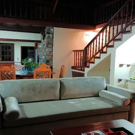 Santana, Flowers's House בקתה *