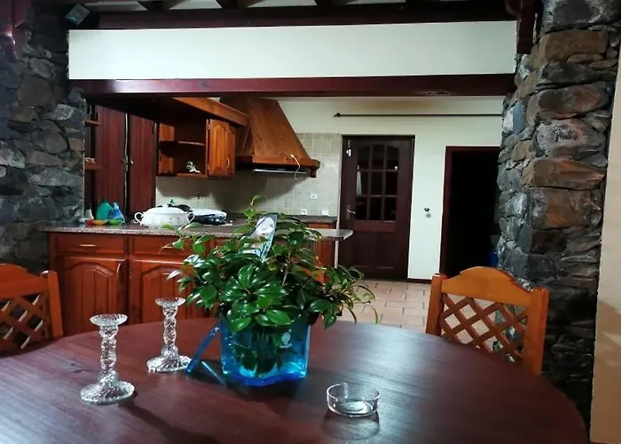 Chalet Santana, Flowers's House *