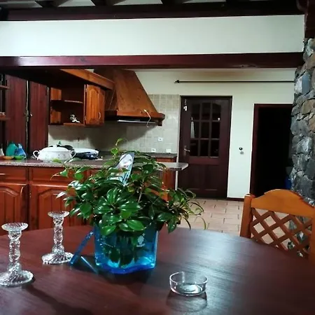 Chalet Santana, Flowers's House *