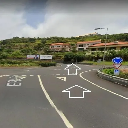 Chalet Santana, Flowers's House *